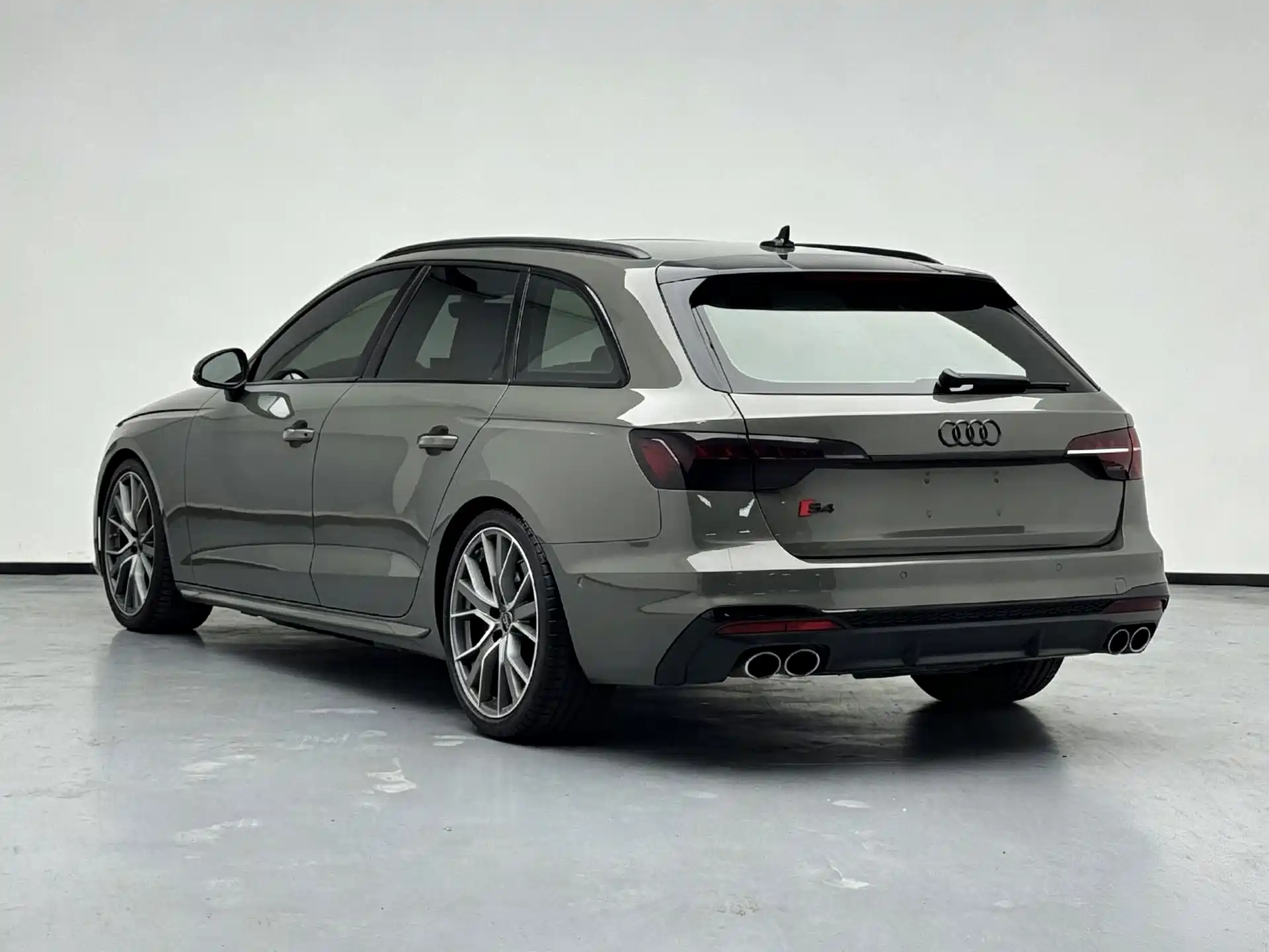 Фото 2 - Audi S4
