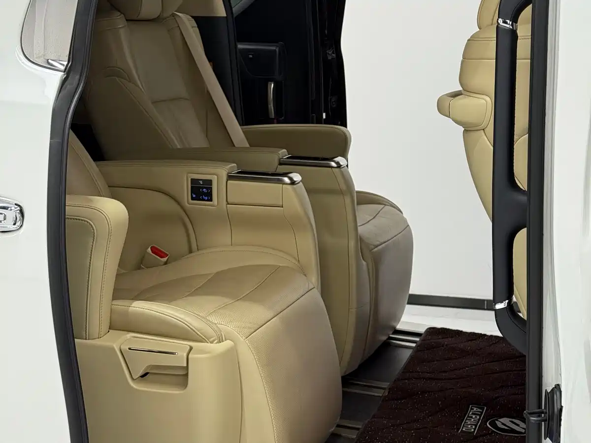 Toyota Alphard 2021 Hybrid 2.5L Luxury фото 7