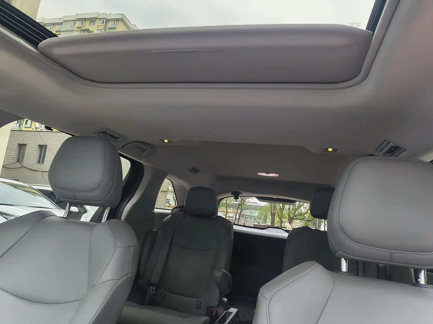 Toyota Granvia 2024 2.5L Hybrid Comfort фото 13