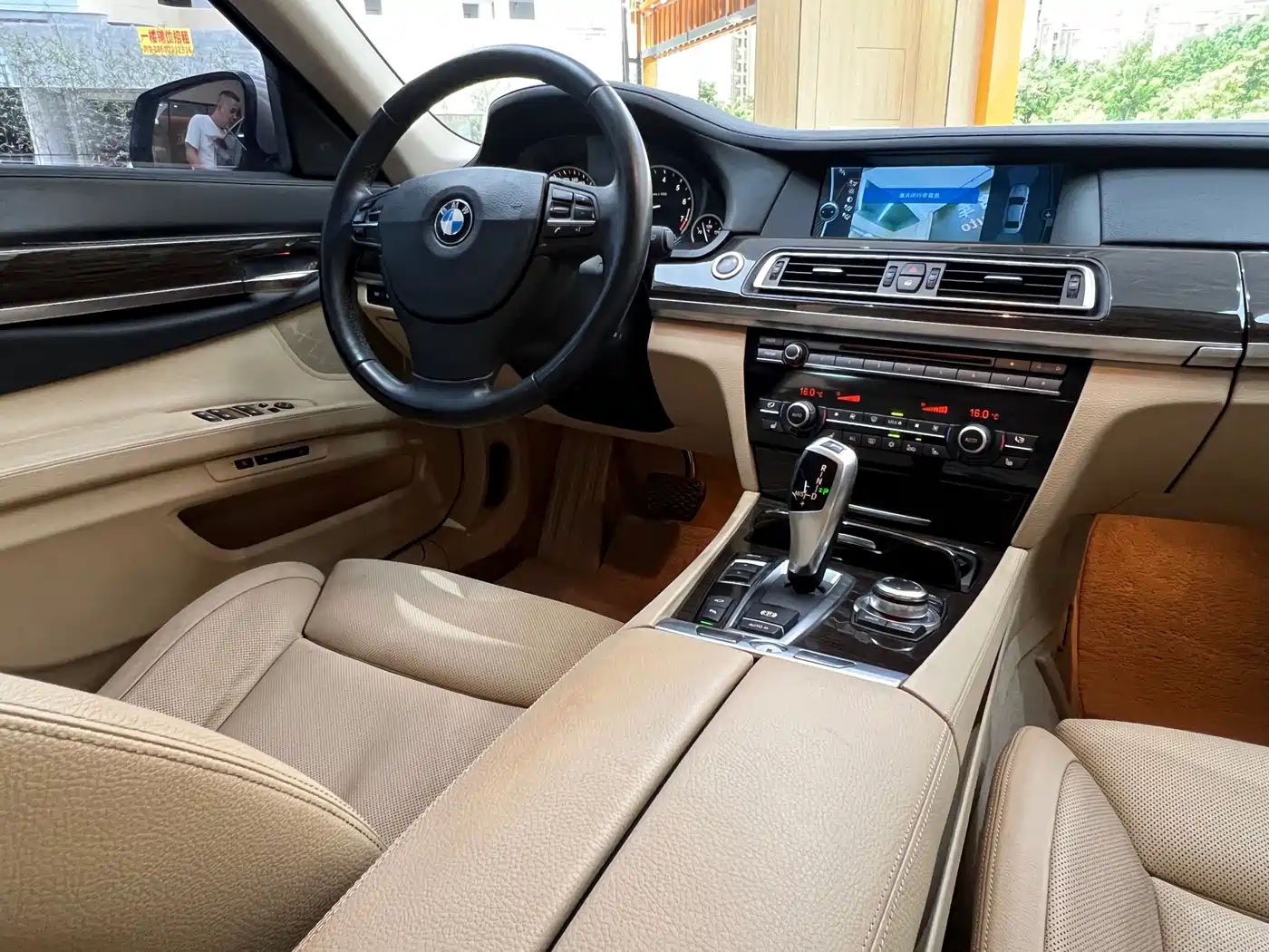 BMW 7 Series 2010 750Li фото 32
