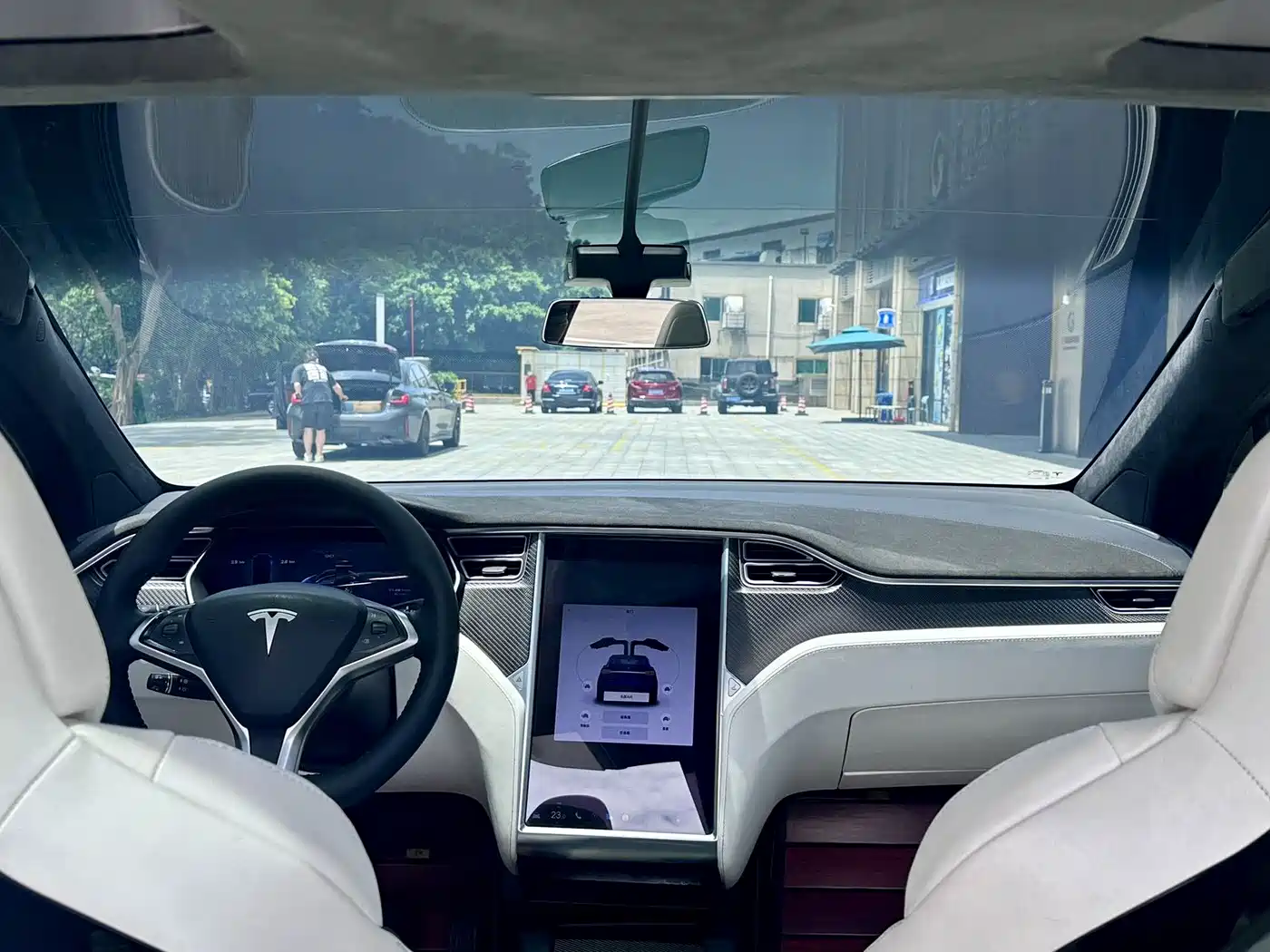TESLA MODEL X