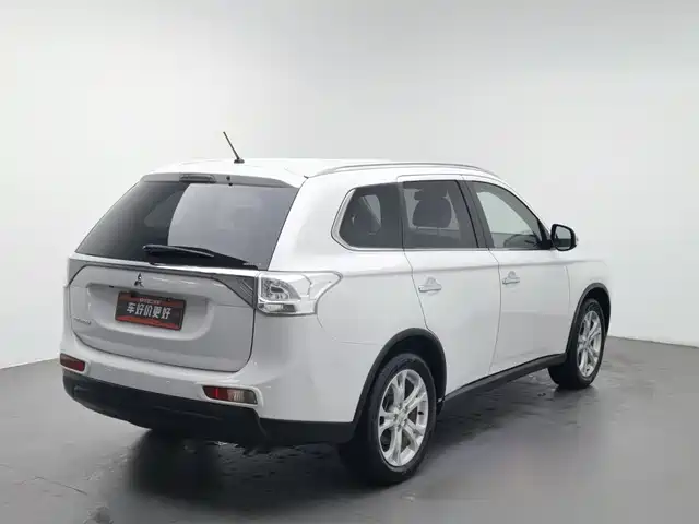 Mitsubishi Outlander (Import) 2014 2.4L 4WD Luxury Value Edition 5-seater — фото 2