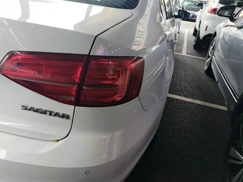 Volkswagen Sagitar 2018 1.6L Automatic Comfort фото 8