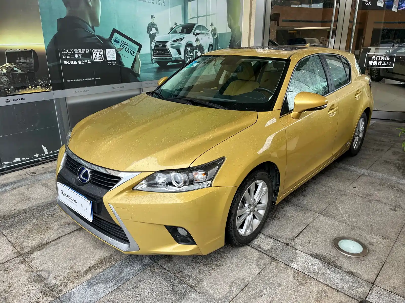 Фото 1 - Lexus CT