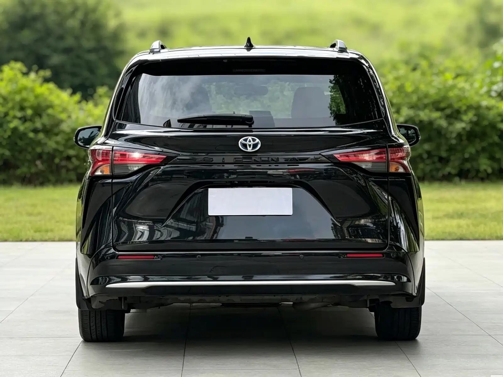 Photo 5 - Toyota Sienna