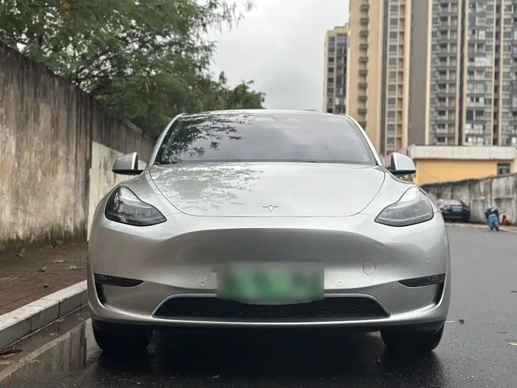 Фото 10 - Tesla Model Y