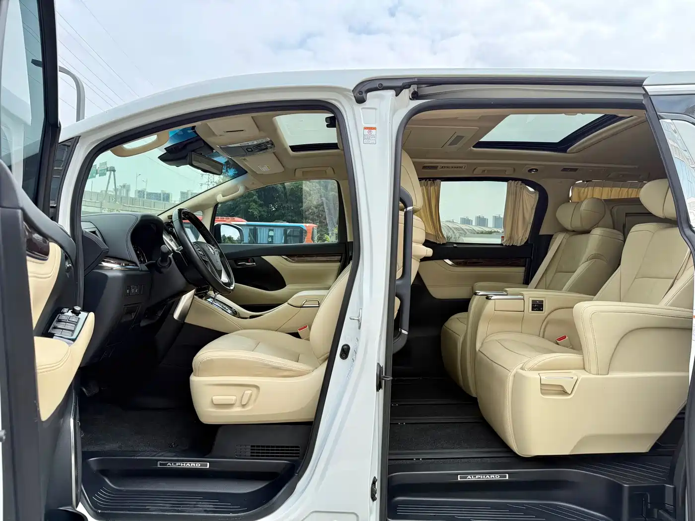 Toyota Alphard 2021 Hybrid 2.5L Luxury фото 7