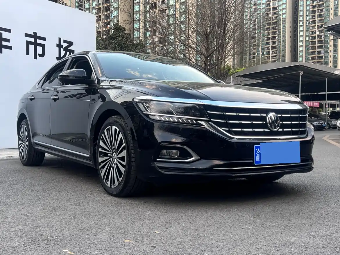 Volkswagen Passat 2019 330TSI Luxury Edition China VI фото 3