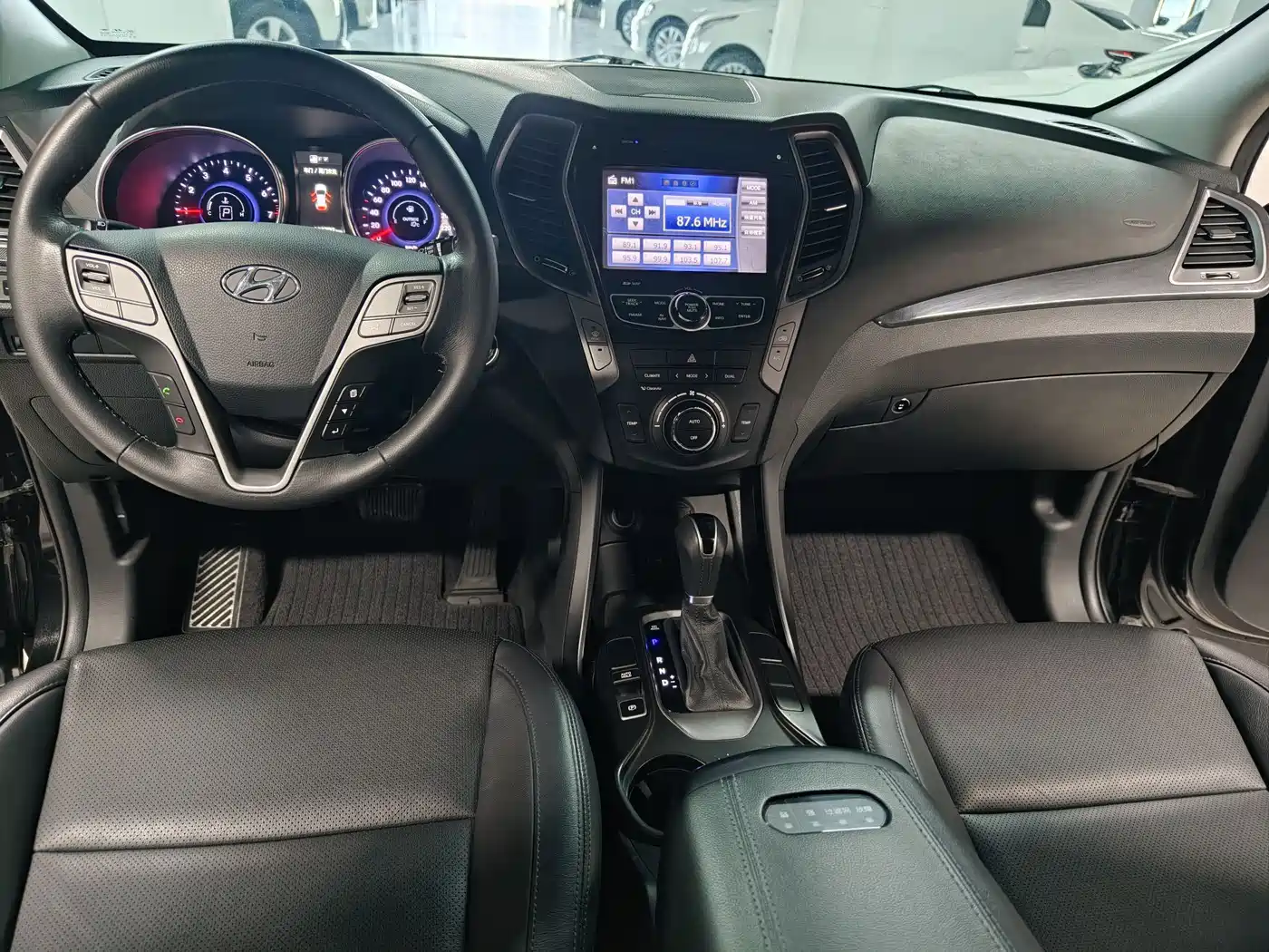 Hyundai Santa Fe 2015 2.0T Automatic 2WD Smart 5-Seater фото 7