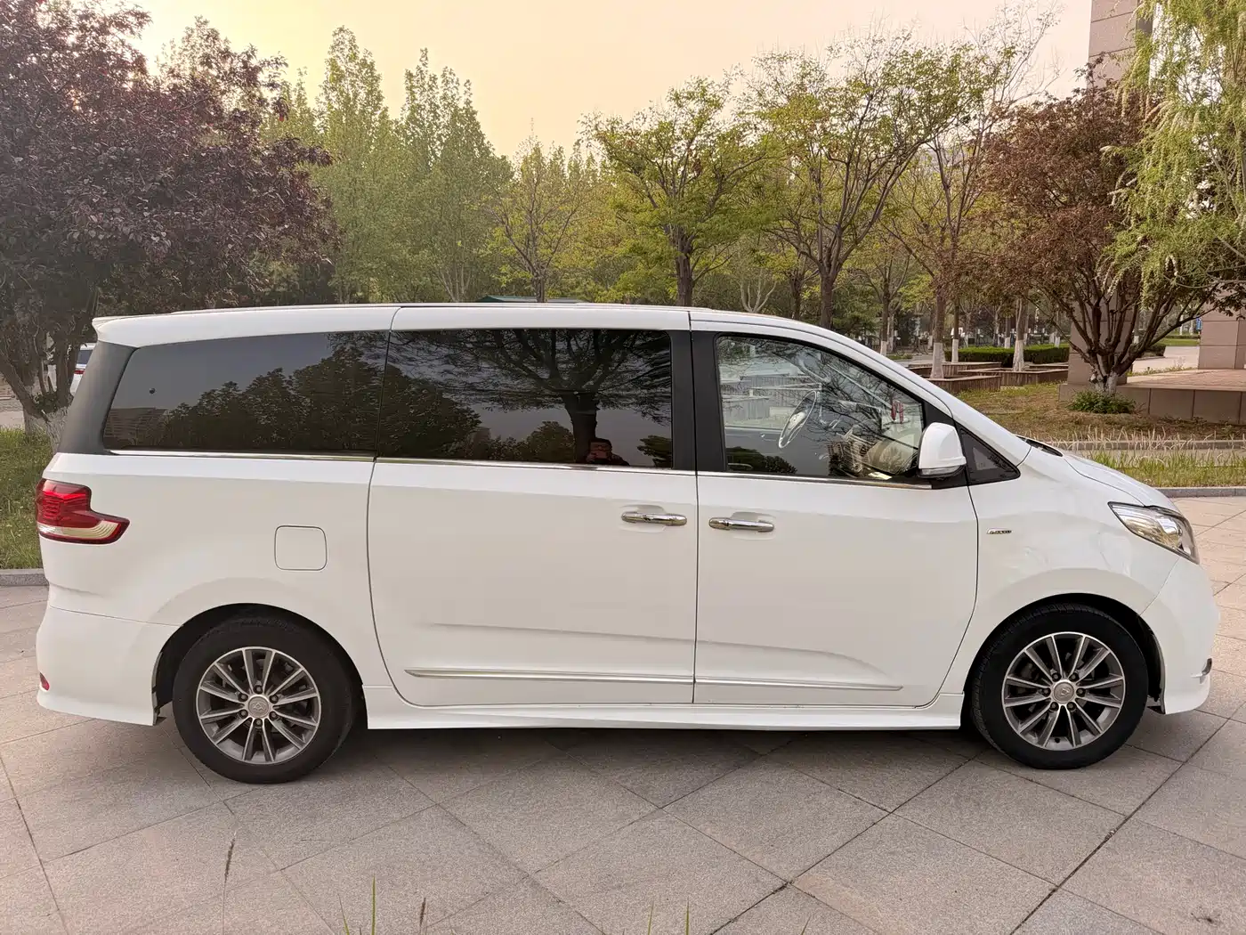 SAIC Maxus Maxus G10 2016 2.0T Automatic Luxury Executive Edition фото 12