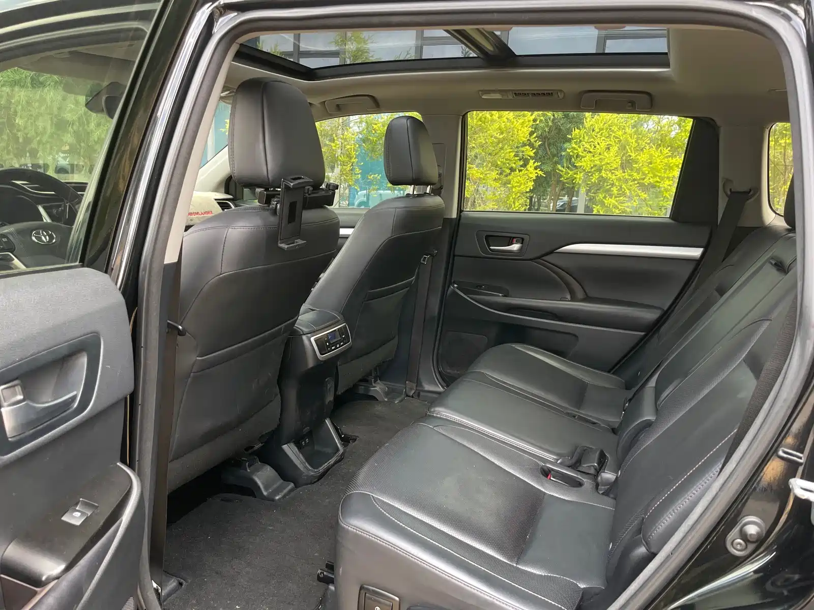 Photo 7 - Toyota Highlander