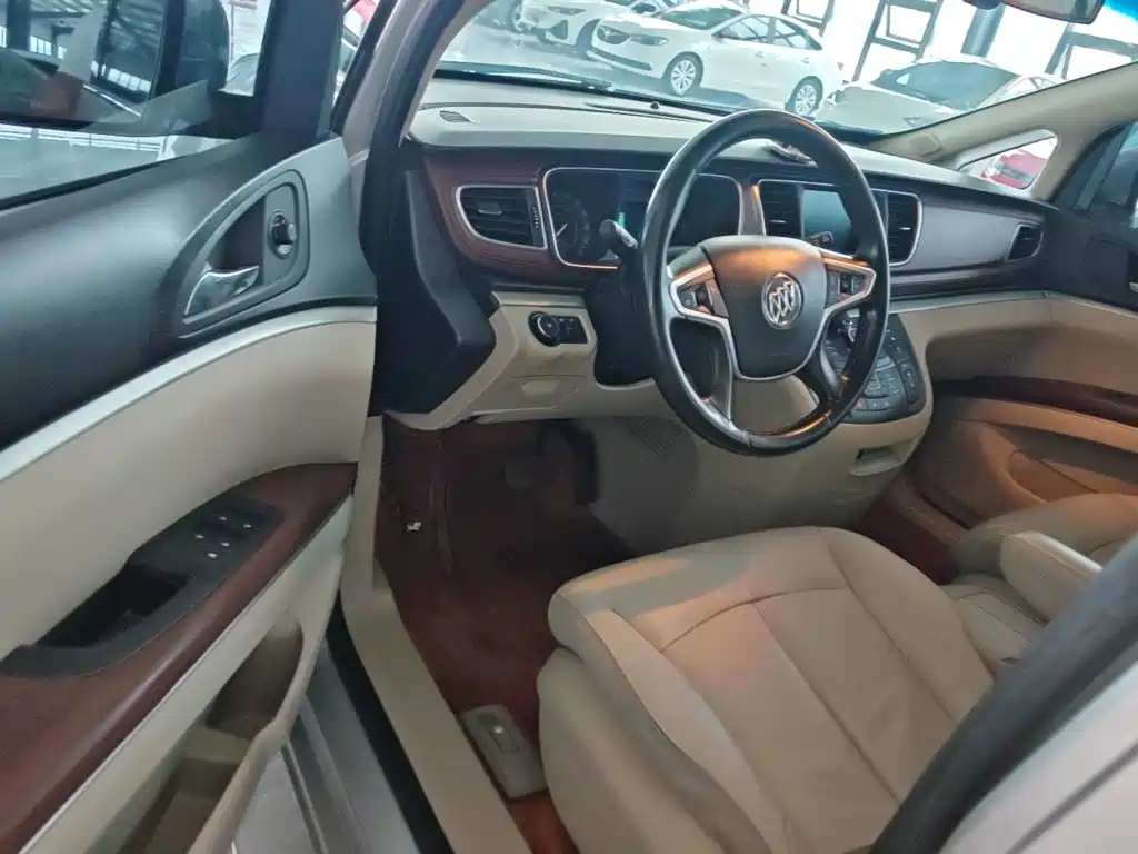 Фото 16 - Buick GL8