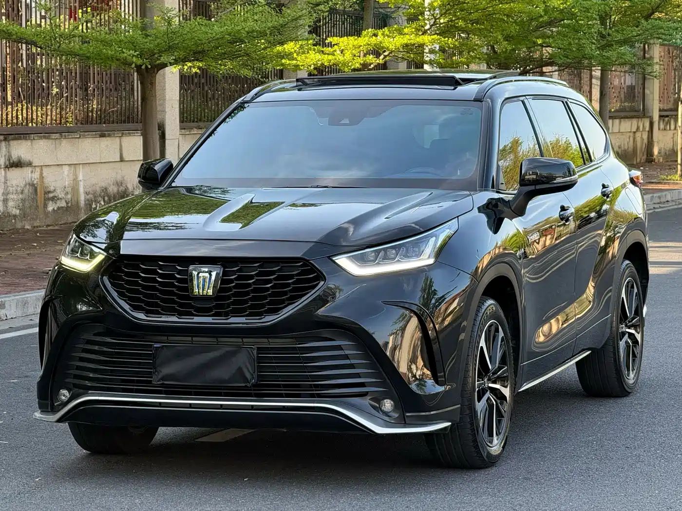 Toyota Crown Kluger 2023 2.5L HEV AWD Luxury Edition фото 2