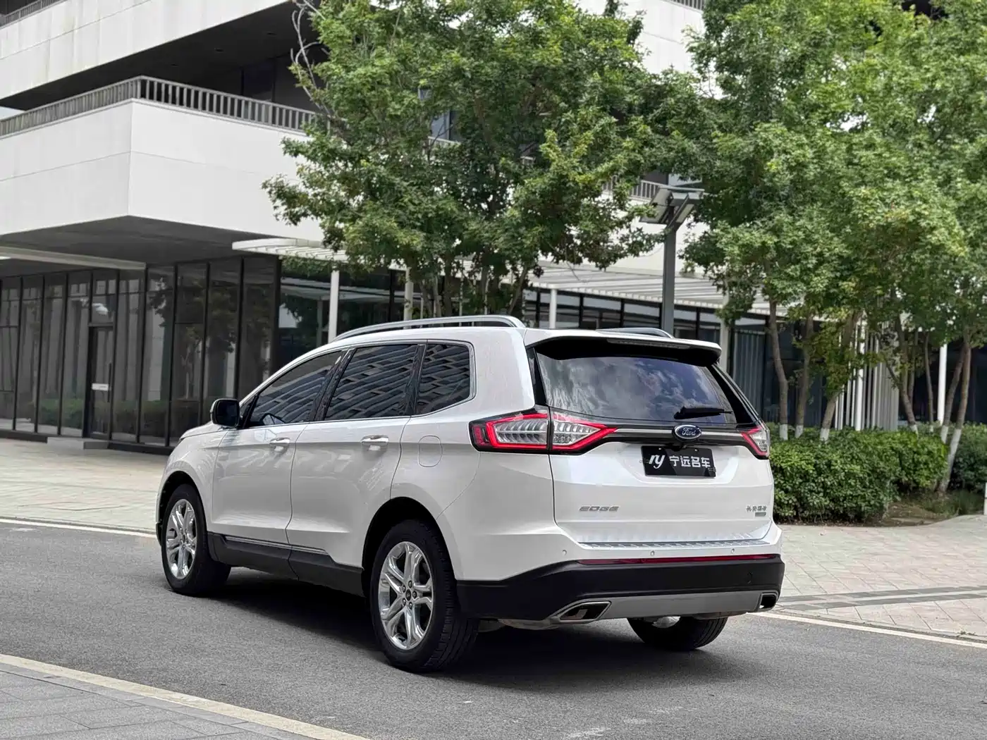 Фото 18 - Ford Edge