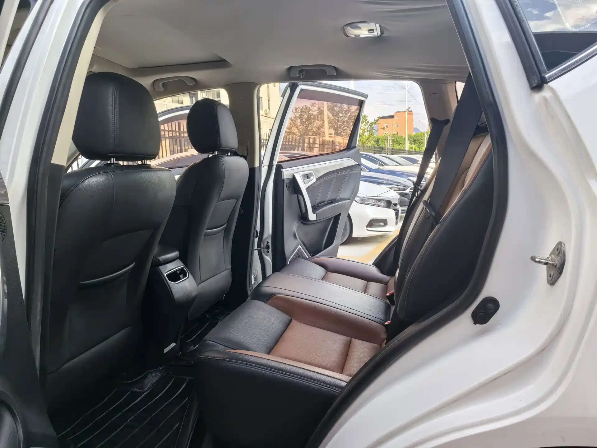Photo 11 - Geely Emgrand X6