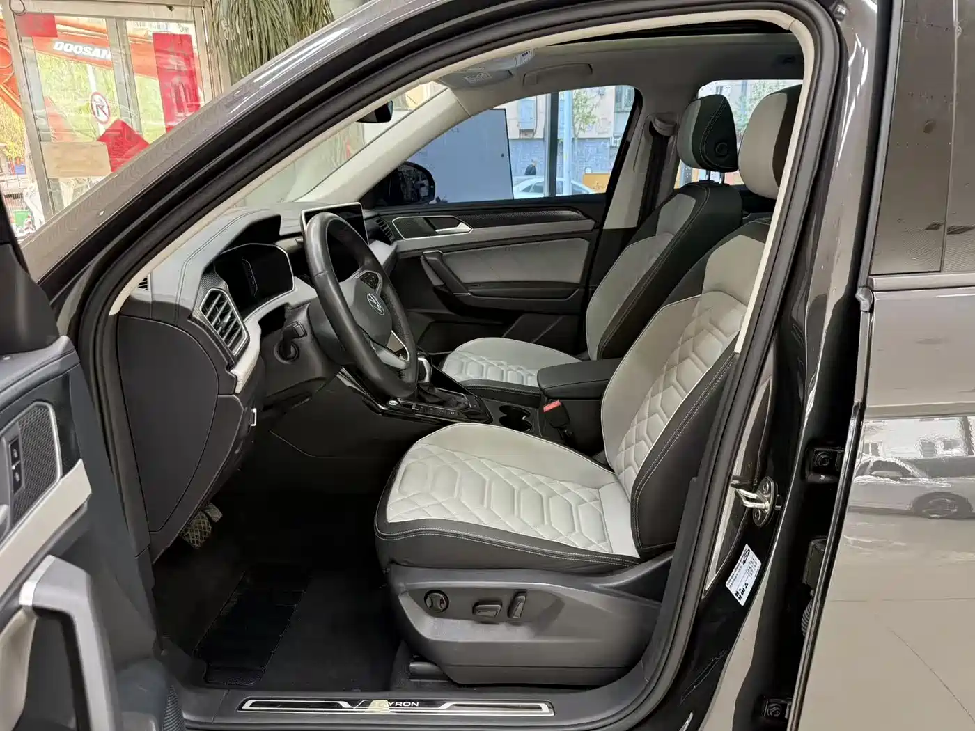 Volkswagen Tayron 2023 280TSI 2WD Luxury Plus Advanced Edition фото 16