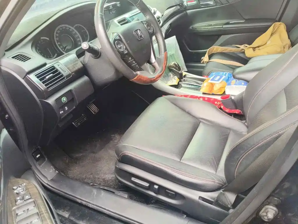 Фото 8 - Honda Accord