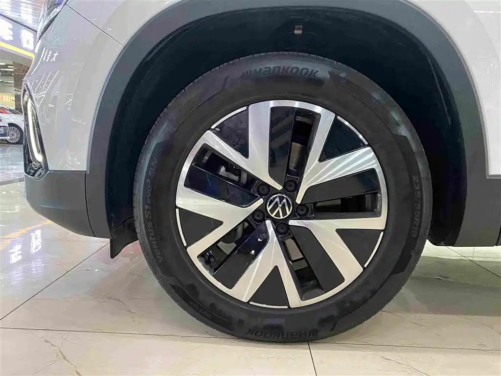 Volkswagen Tayron 2025 2024 330TSI 2WD Luxury Plus Advanced