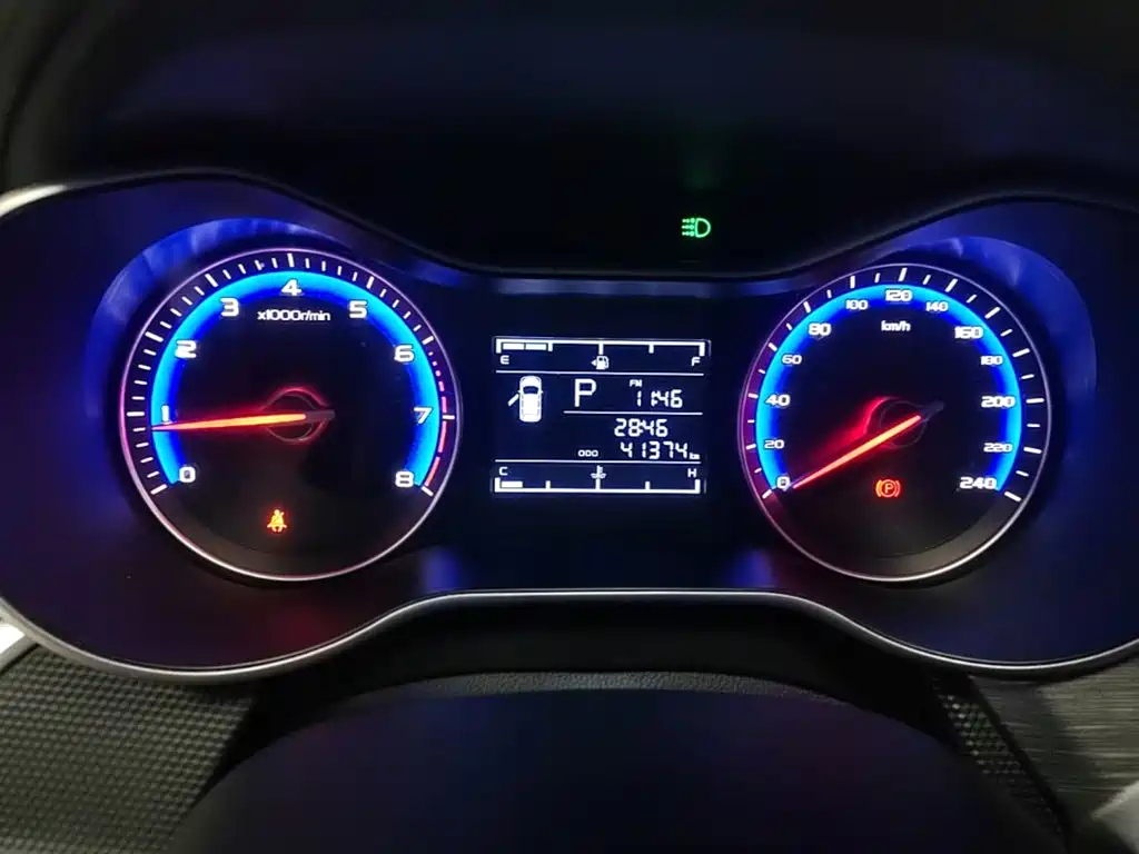 Фото 12 - Geely Vision