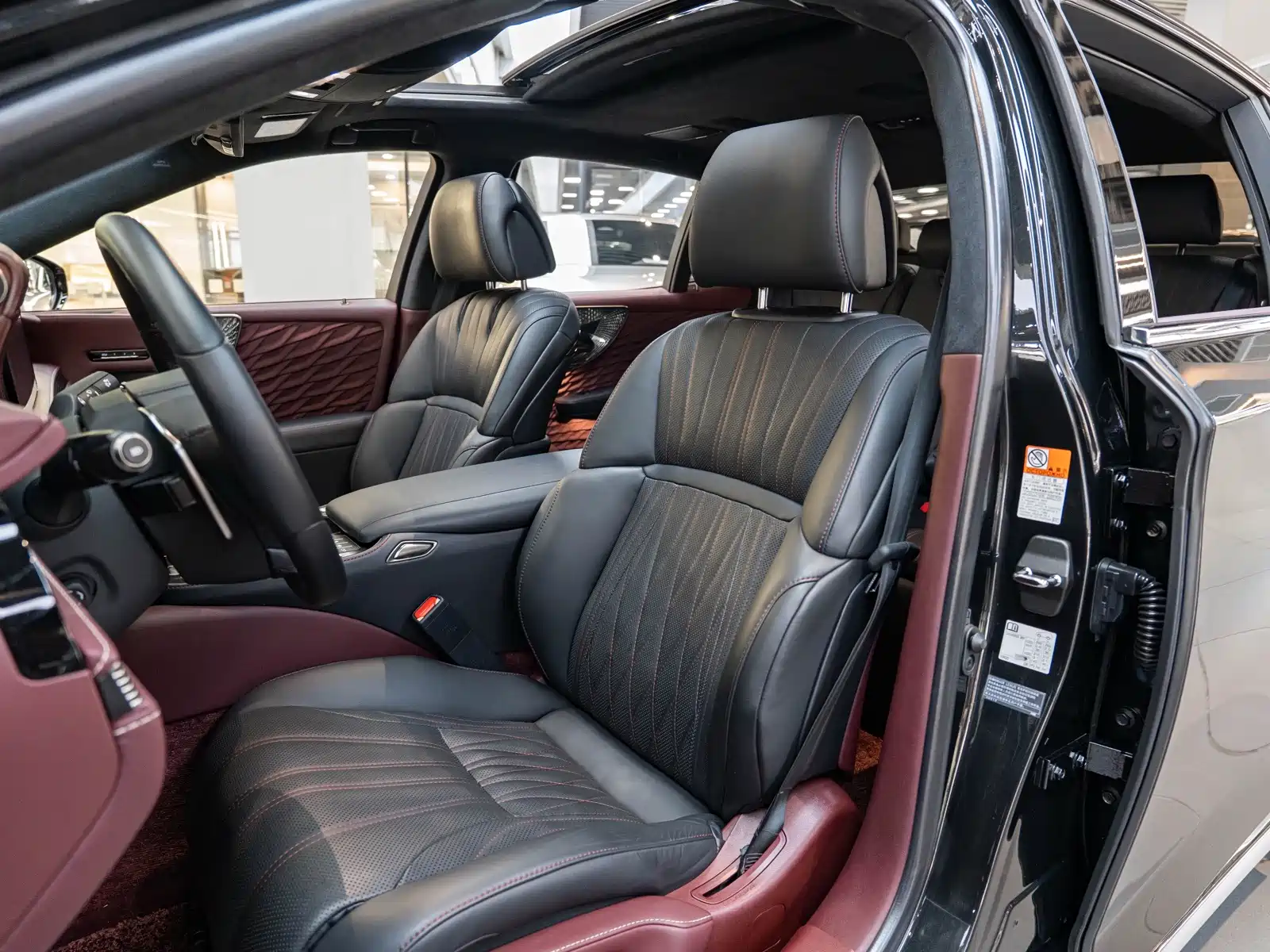 Photo 11 - Lexus LS