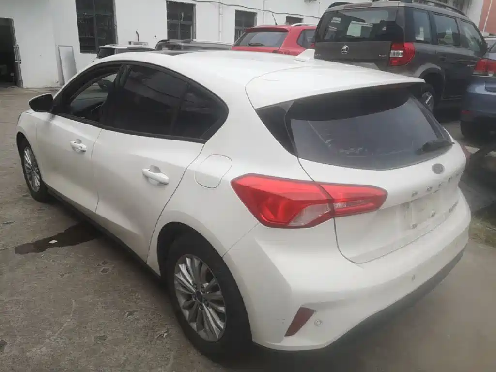 Фото 5 - Ford Focus