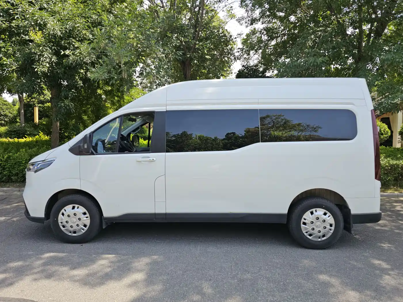 SAIC Maxus Xintu V70 2024 2023 Model 2.0T Elite Edition Automatic Long Wheelbase Medium Roof 6/7-Seater
