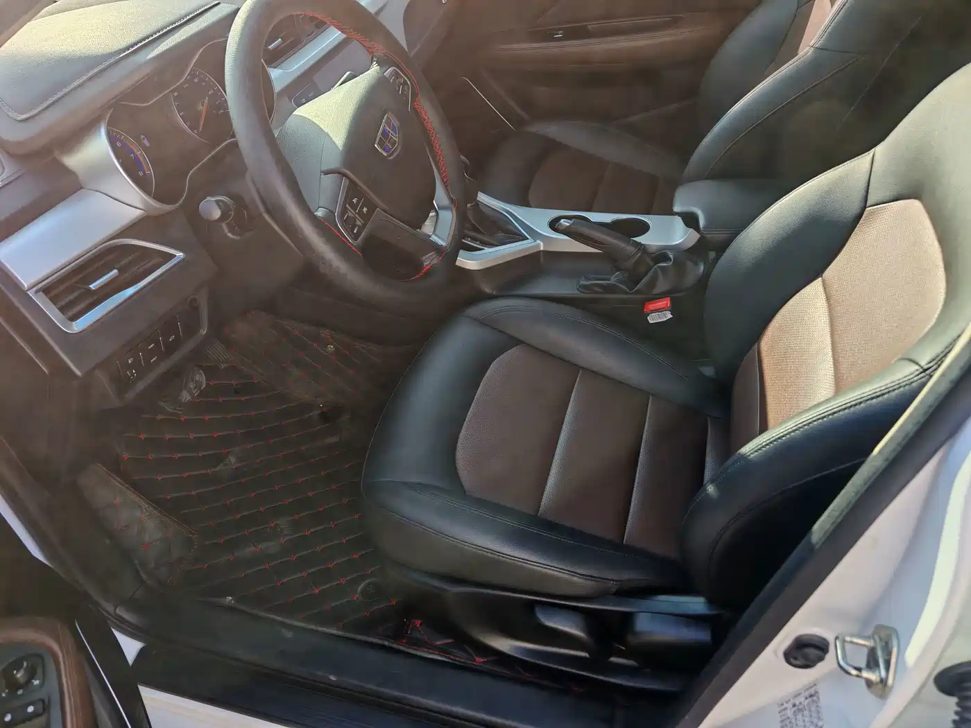 Фото 4 - Geely Vision