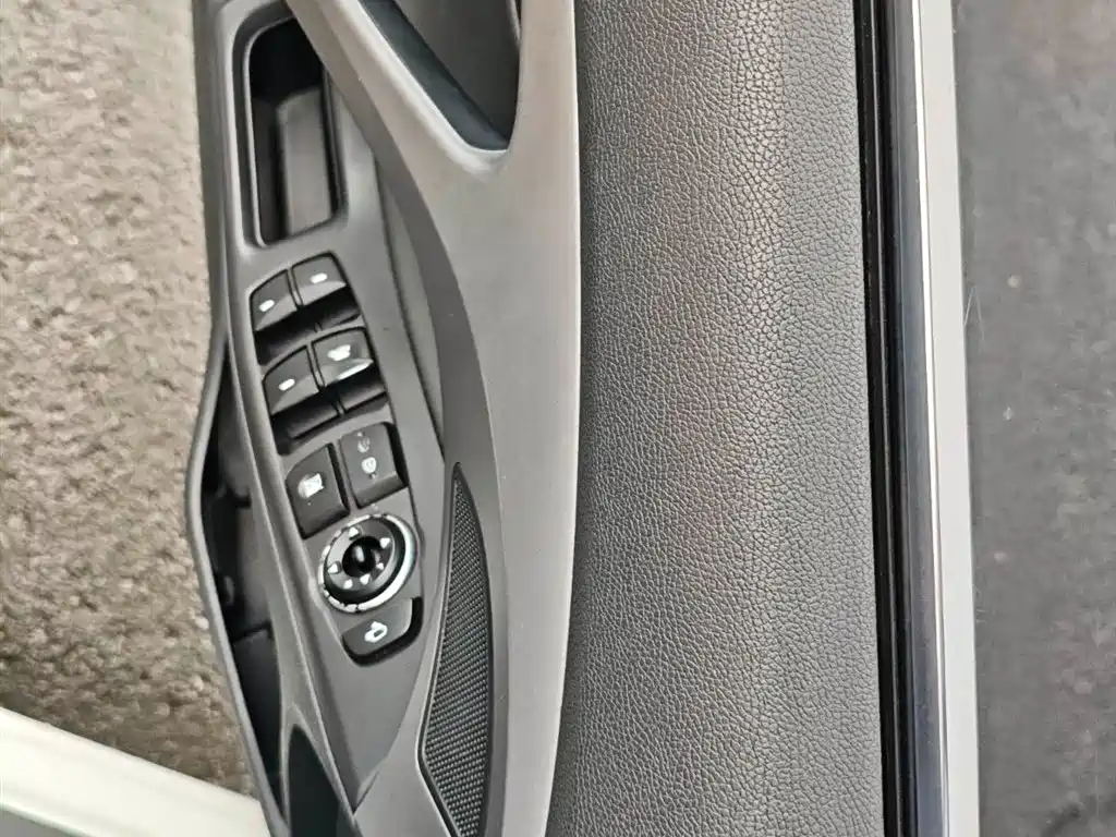 Hyundai Langdong 2015 1.6L Auto Exclusive фото 17