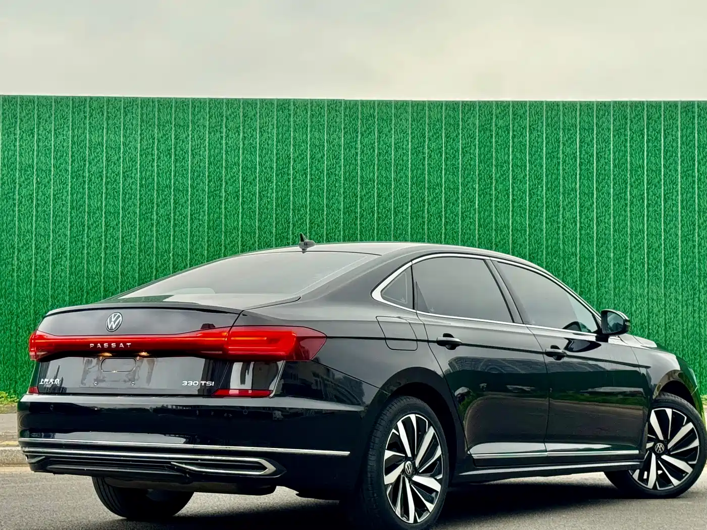Volkswagen Passat 2022 330TSI Starlight Elite Edition фото 4