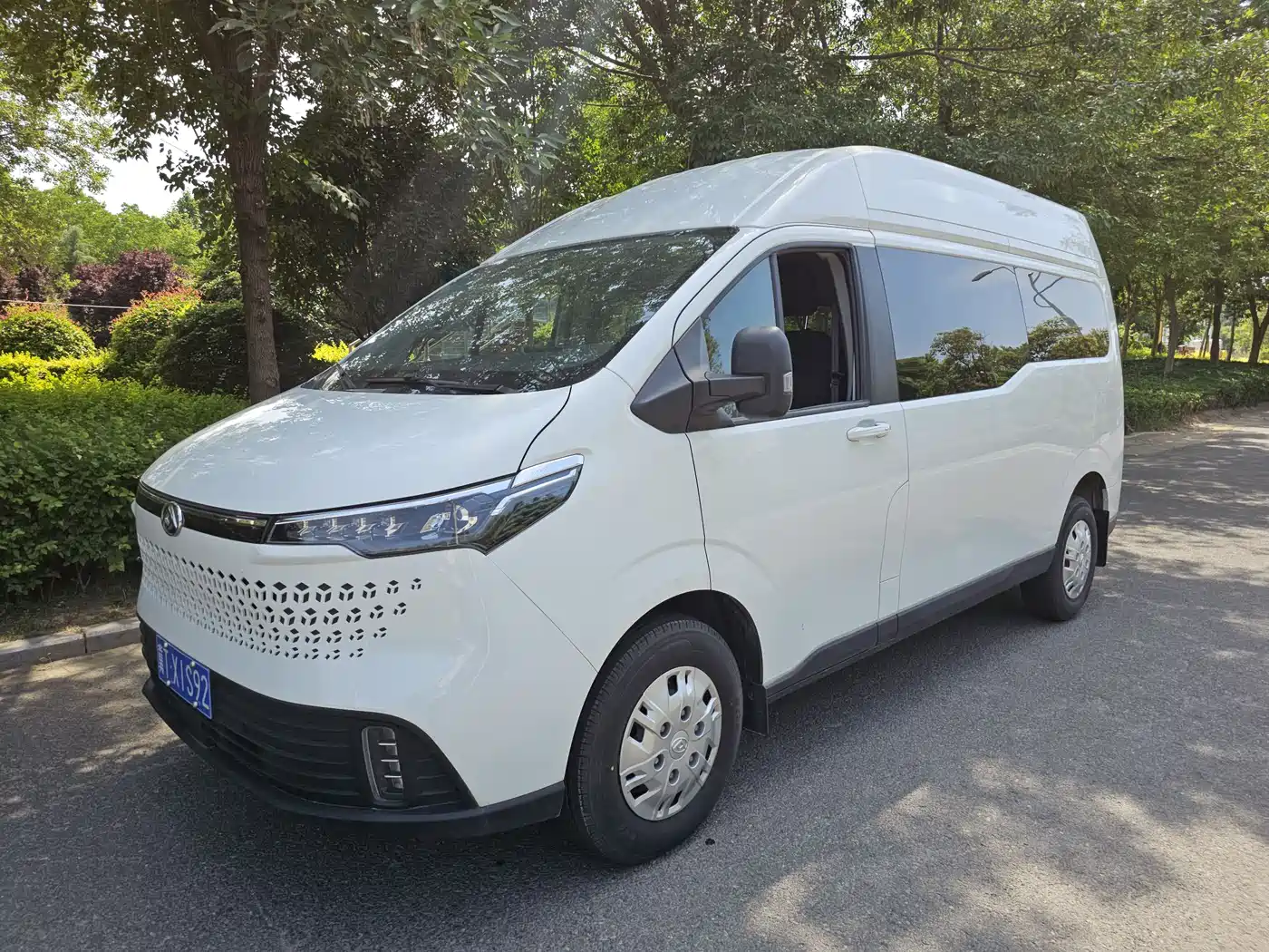 SAIC Maxus Xintu V70 2024 2023 Model 2.0T Elite Edition Automatic Long Wheelbase Medium Roof 6/7-Seater