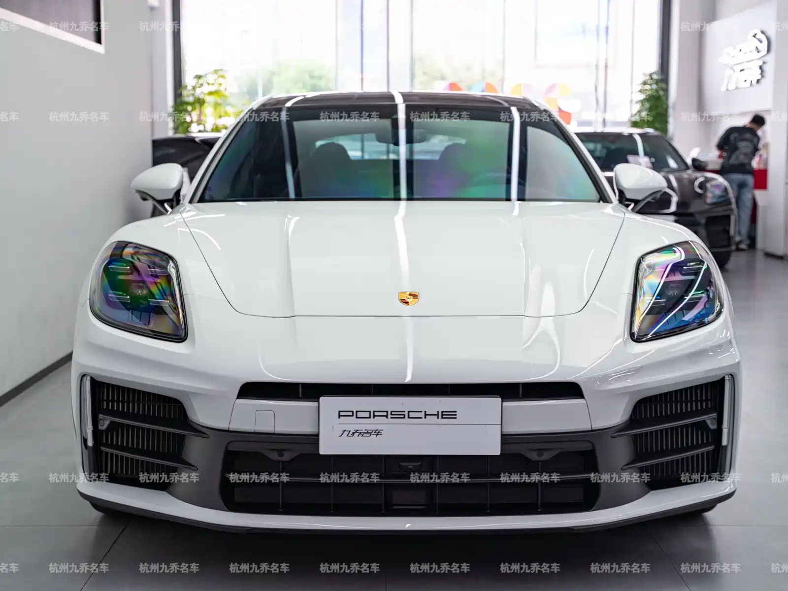 Фото 2 - Porsche Panamera