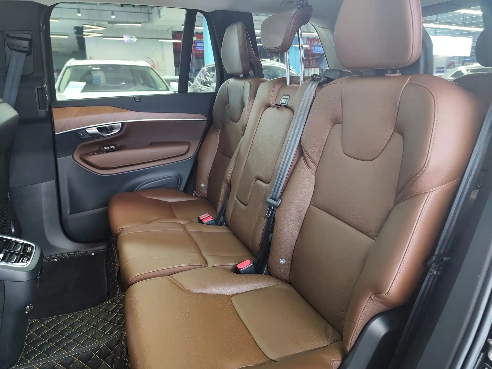 Фото 7 - Volvo XC90