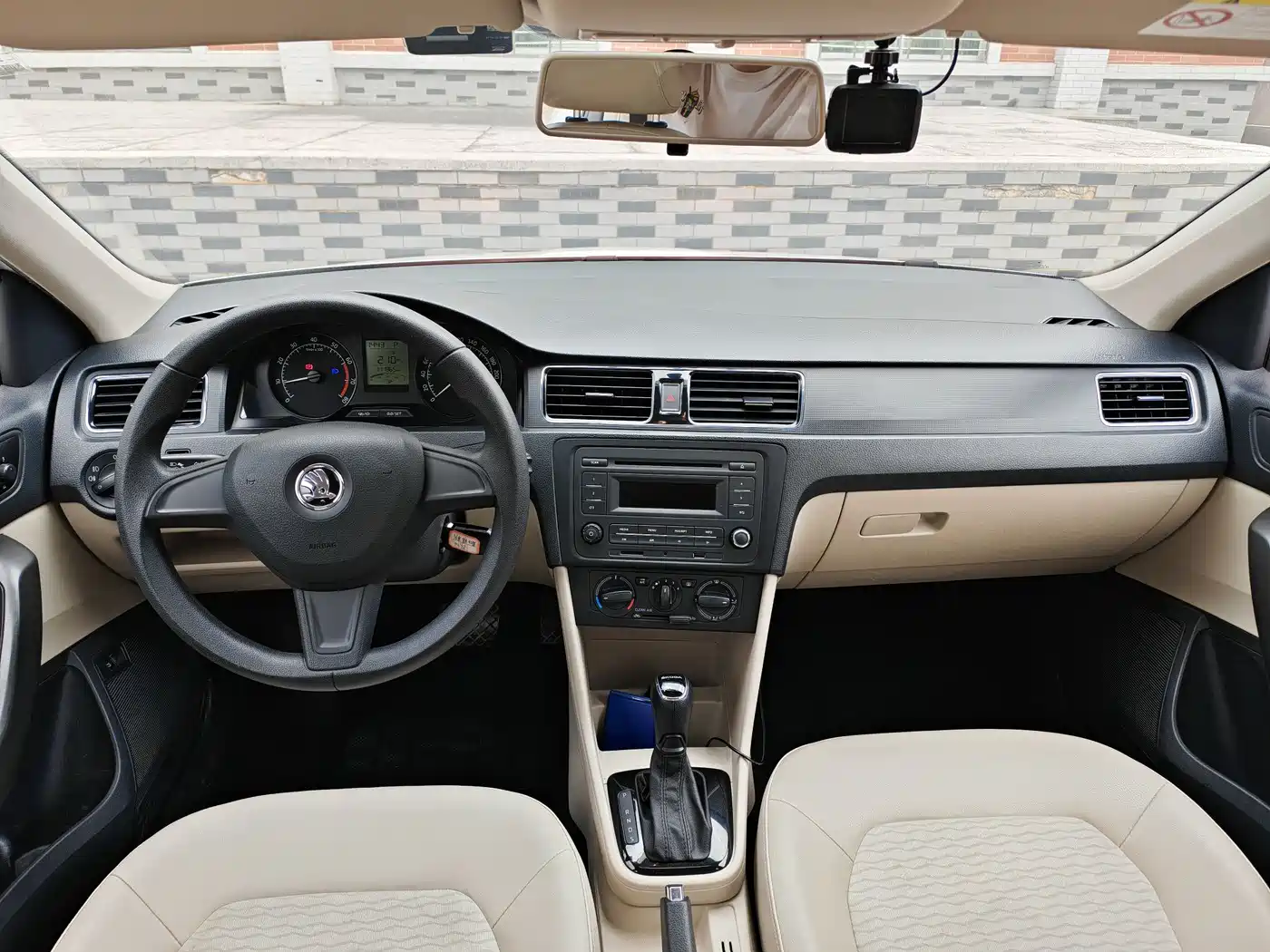 Škoda Rapid 2016 1.6L Automatic Pioneer Edition фото 5