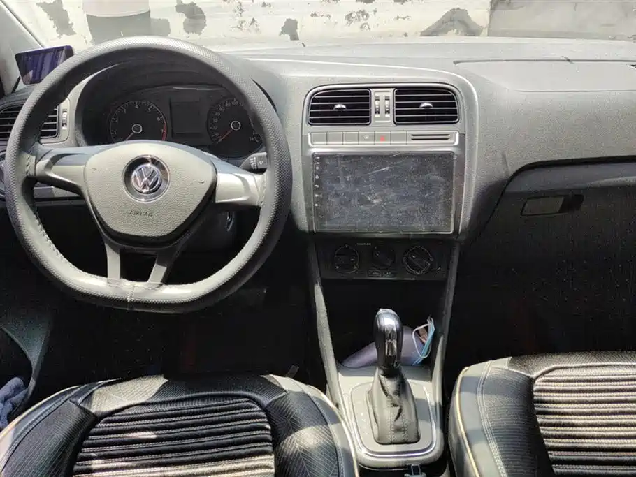Volkswagen Polo 2016 1.4L Automatic Trend фото 12
