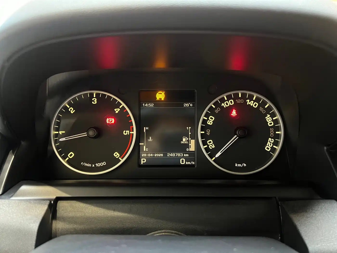 Land Rover Discovery 2015 3.0 SDV6 HSE Diesel фото 26