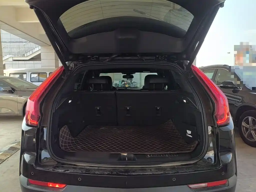 Фото 19 - Cadillac XT4