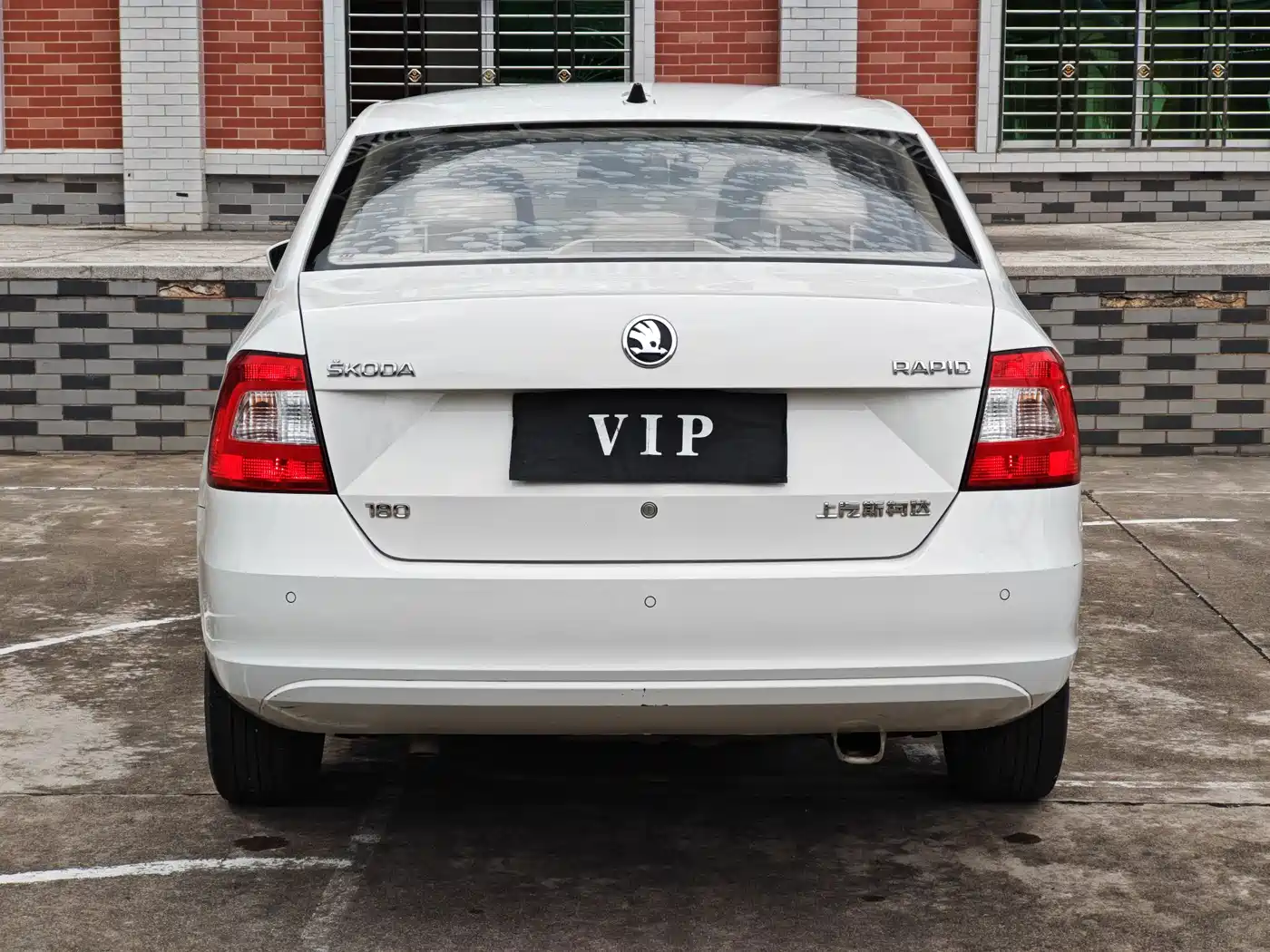 Škoda Rapid 2016 1.6L Automatic Pioneer Edition фото 8