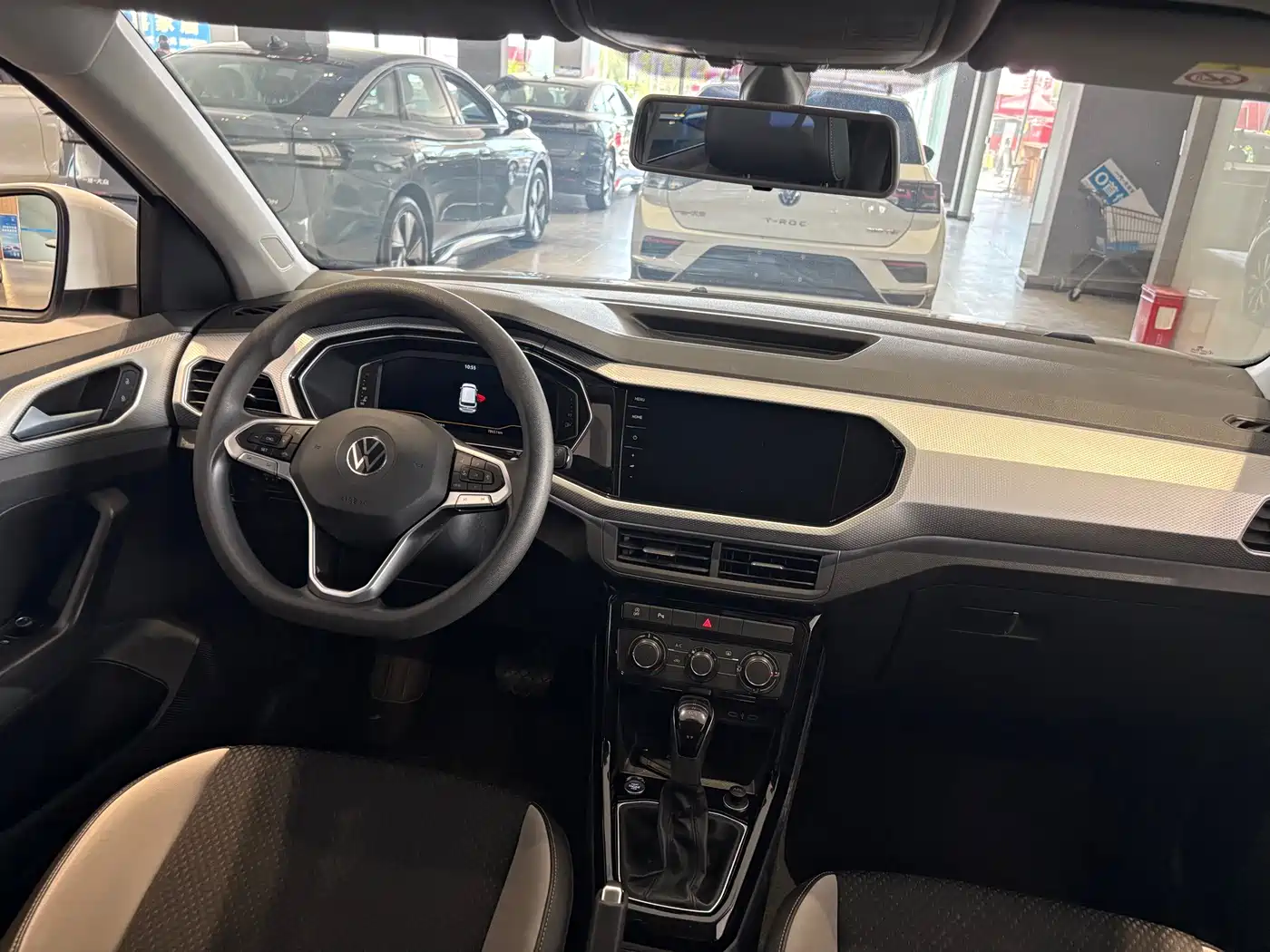 Volkswagen Tacqua 2024 2023 Model 200TSI DSG Joy Smart Connect Edition