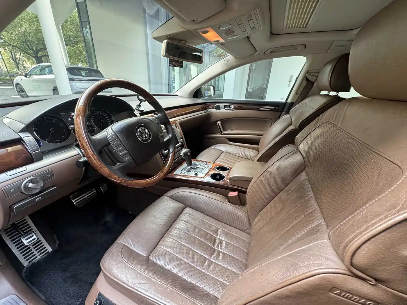 Volkswagen Phaeton 2011 3.6L V6 5-Seater Extended Comfort фото 8