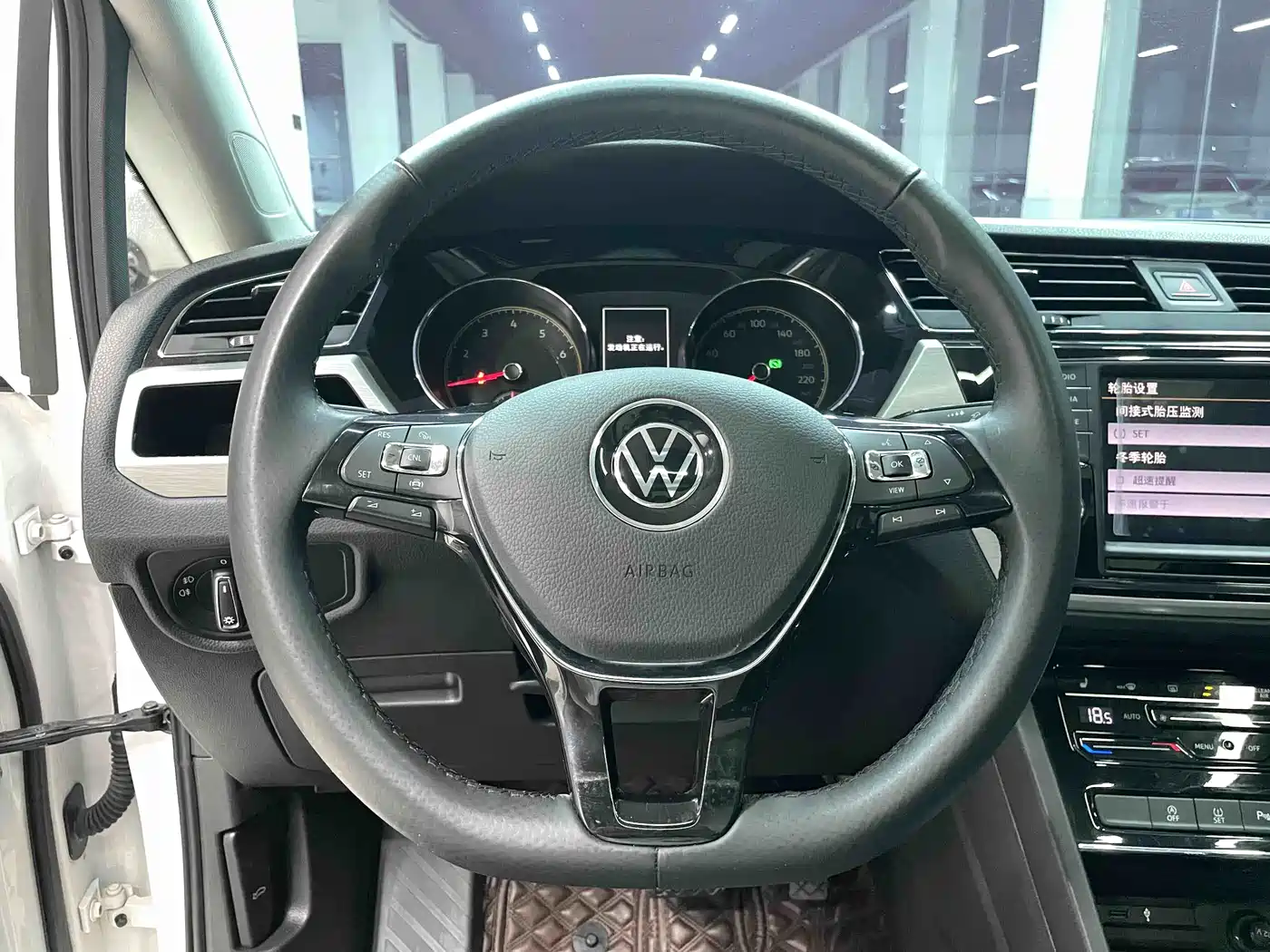 Volkswagen Touran 2021 Touran L 280TSI DSG Cross Edition 7-seater фото 8
