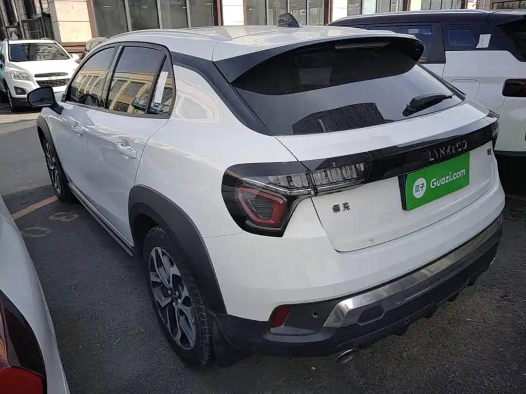 Фото 5 - Lynk & Co 02