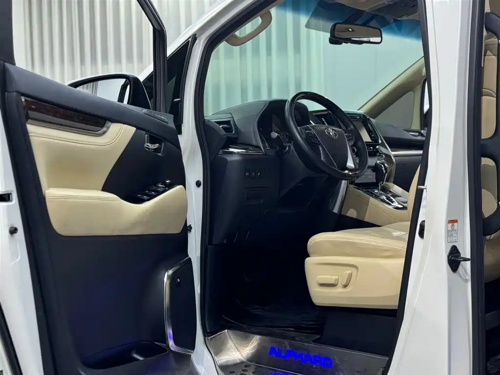 Toyota Alphard 2018 3.5L Luxury фото 4