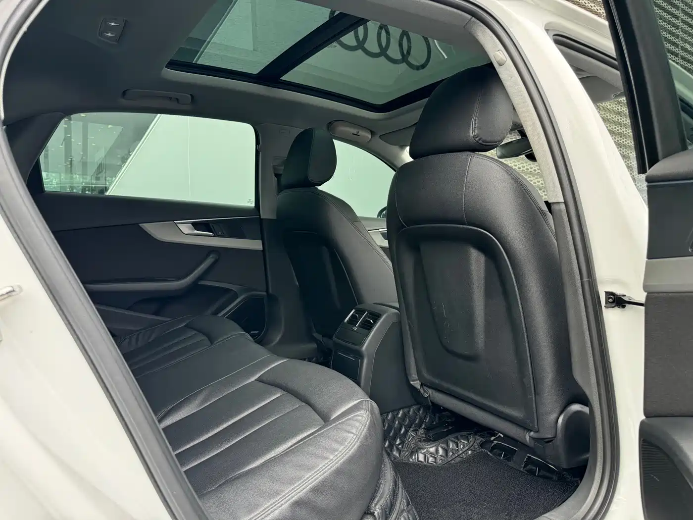 Фото 11 - Audi A4L