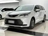 Фото 1 - Toyota Sienna