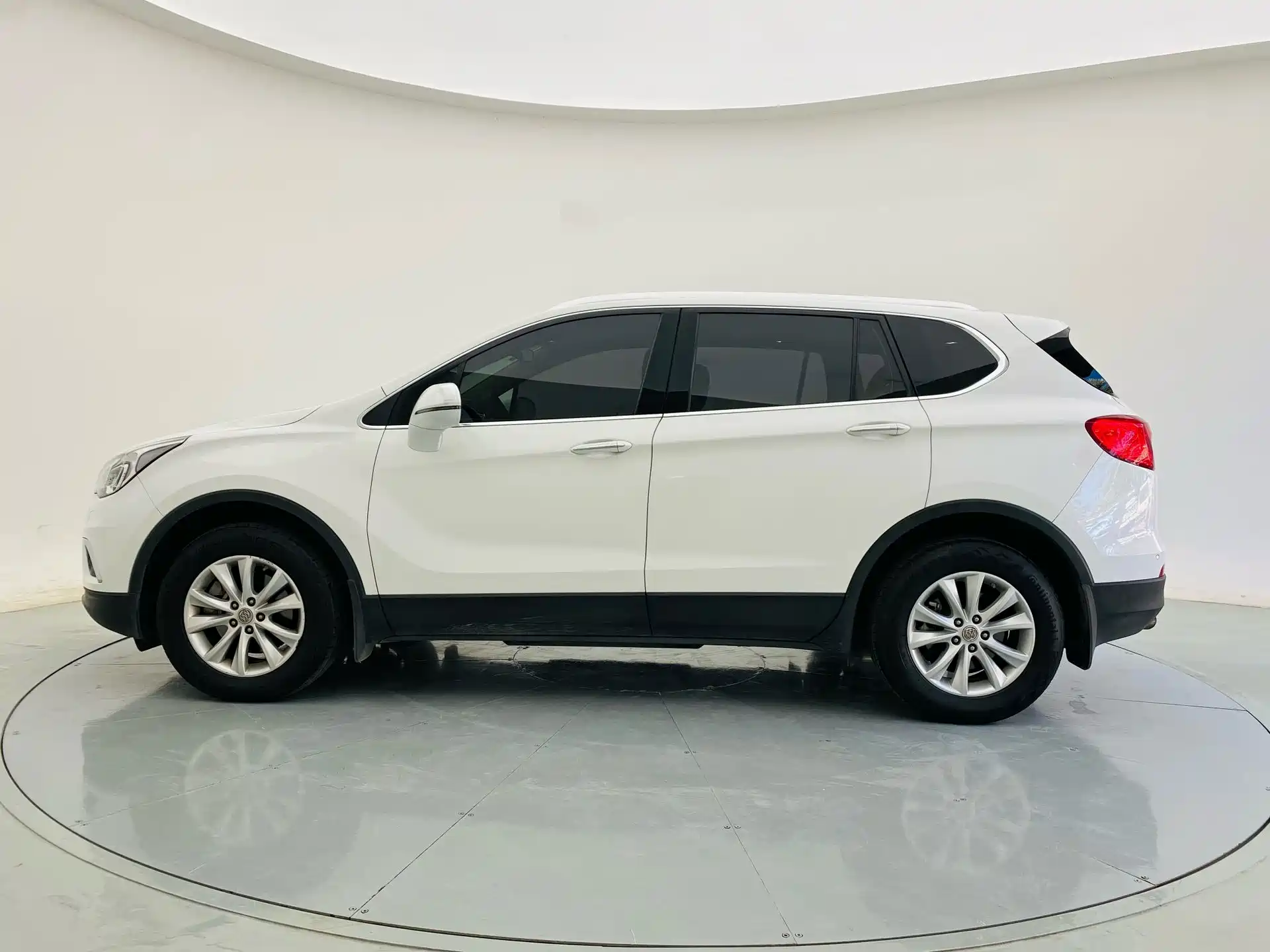 Фото 4 - Buick Envision Plus