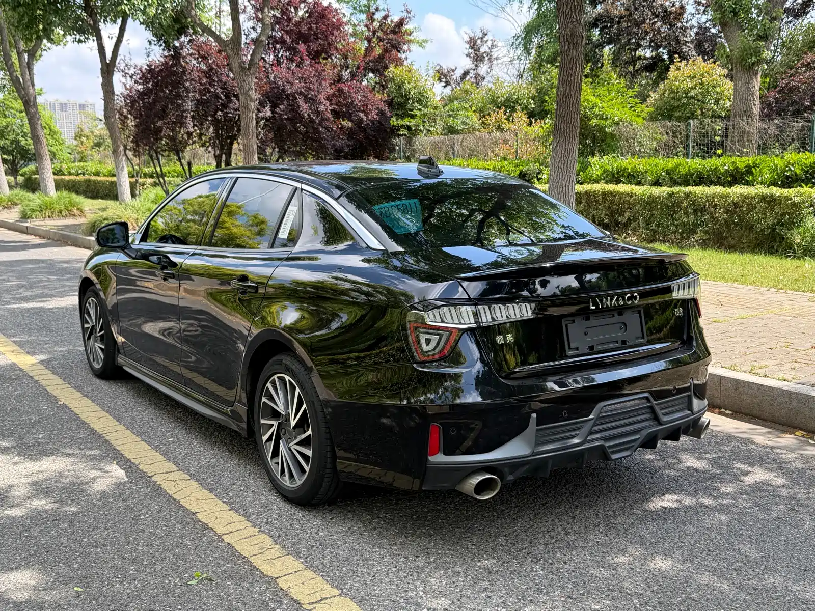Фото 7 - Lynk & Co 03
