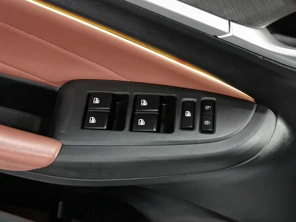 Фото 9 - Changan Eado
