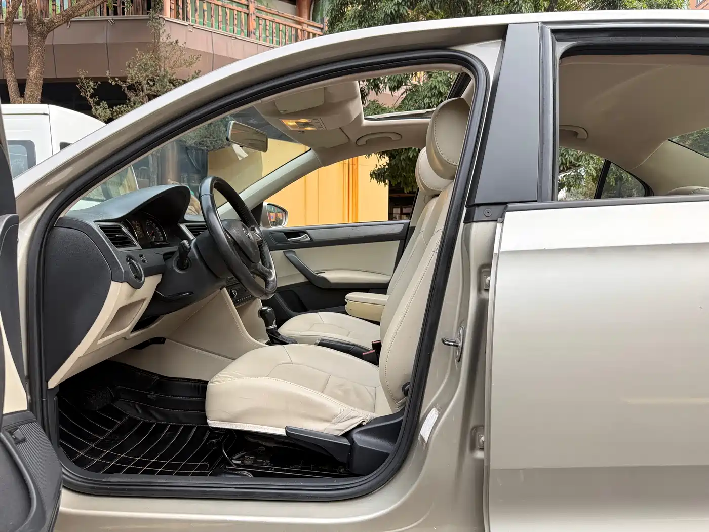 Škoda Rapid 2013 1.6L Automatic Preferred фото 6