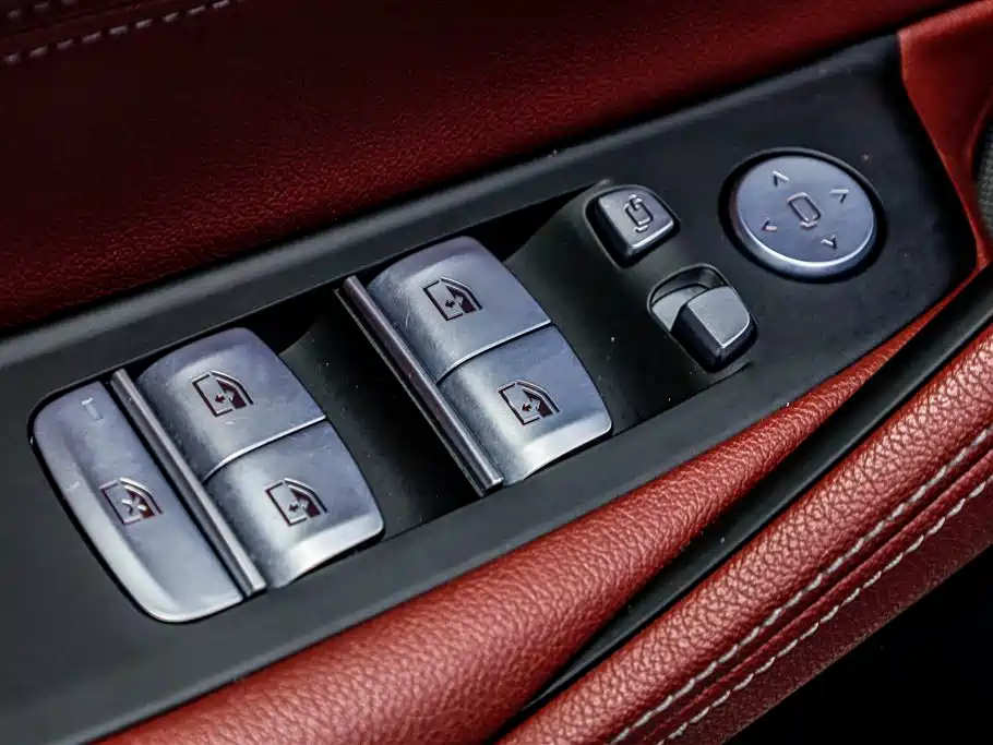 BMW 5 Series 2022 Model Second Facelift 530Li Leading M Sport Package фото 12