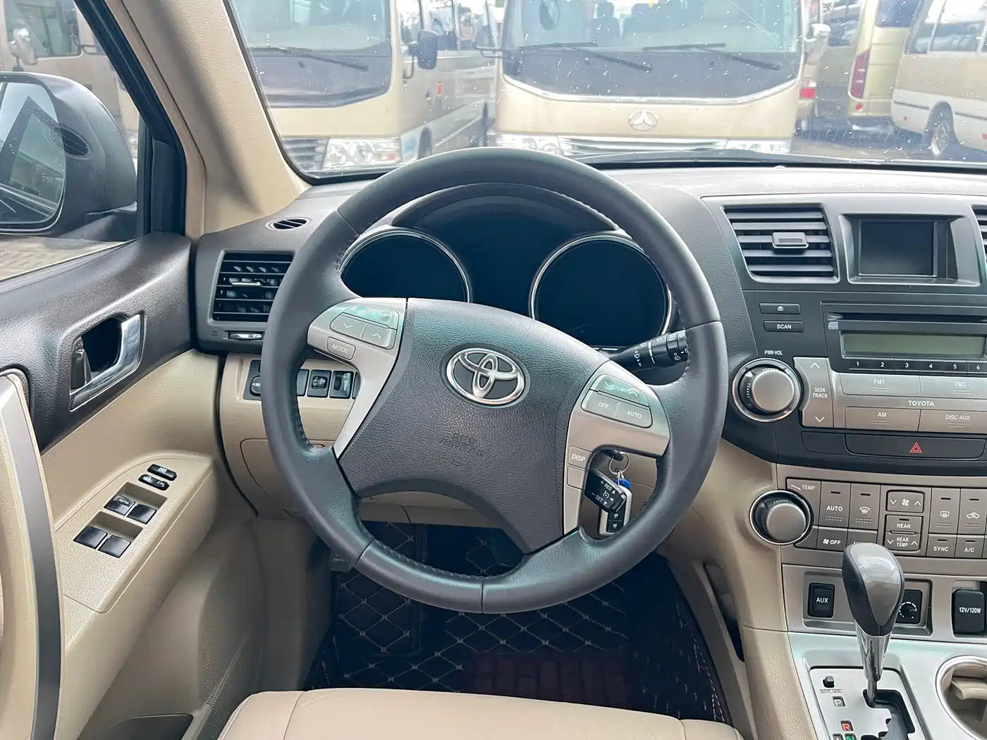 Toyota Highlander 2012 2.7L 2WD 7-Seater Luxury Edition фото 16